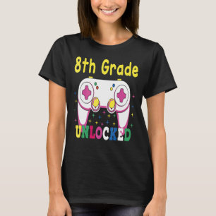 7. Klasse Erreicht 8. Klasse Unverriegelte Retro-F T-Shirt
