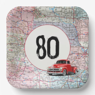 80. Geburtstag roter Retro-LKW auf Straßenkarte Pappteller