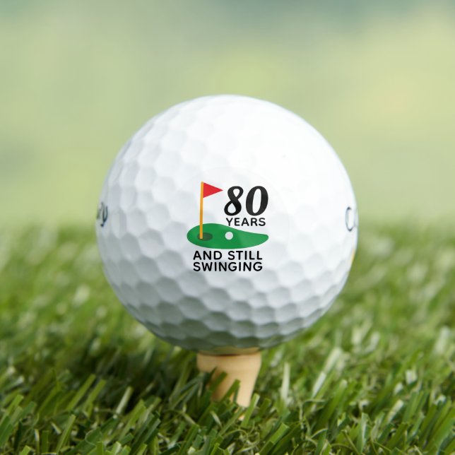 80 Jahre und immer noch schwingend sonniger 80. Ge Golfball (Insitu T-Shirt)
