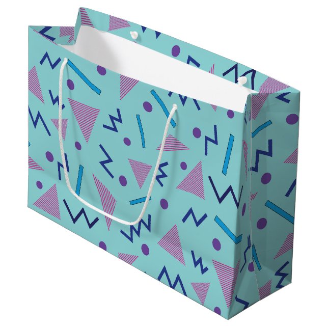 80er 90s Memphis-Stil geometrisch blau Große Geschenktüte (Vorderseite Schrägansicht)