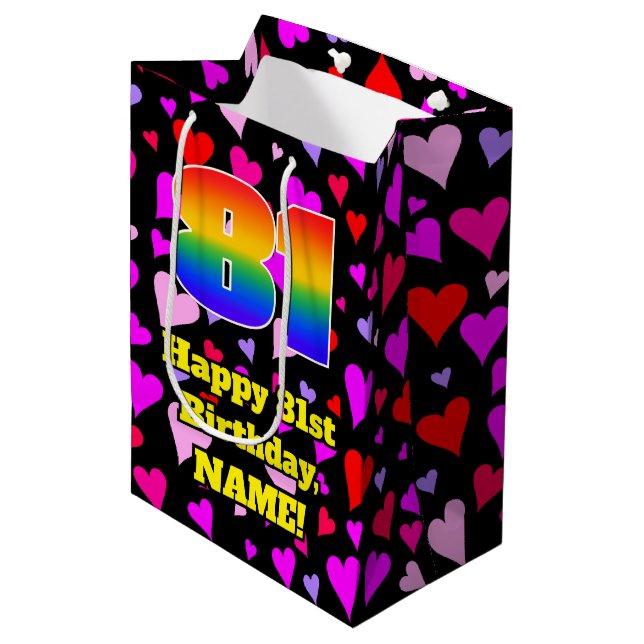 81st Birthday: Loving Hearts Pattern, Rainbow # 81 Mittlere Geschenktüte (Vorderseite Schrägansicht)