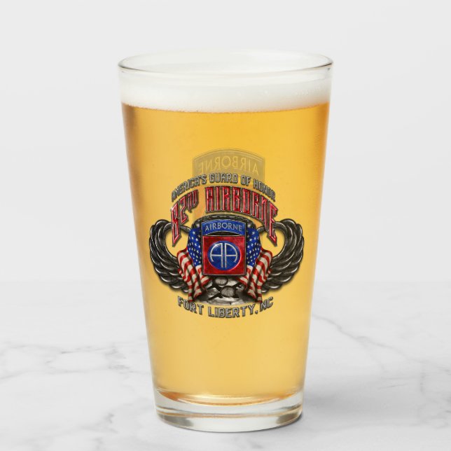 82. Im Flugzeug 16 oz Pint Glas (Vorne (Gefüllt))