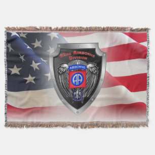 82. Im Flugzeug Division All American Shield Decke