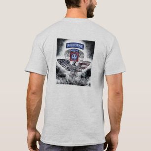 82. Im Flugzeug Division Explosive Design T-Shirt