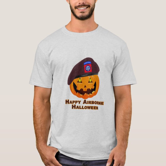 82. Im Flugzeug Division - Glückliches Im Flugzeug T-Shirt (Vorderseite)