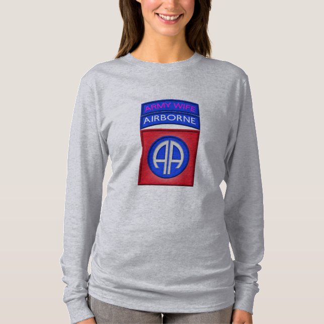 82. Im Flugzeug Division "Paratrooper Ehefrau" T-Shirt (Vorderseite)