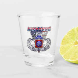 82. Im Flugzeug Division Schnapsglas