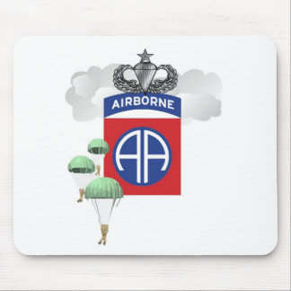 82. Im Flugzeug, Fallschirmjäger, ältere Mousepad