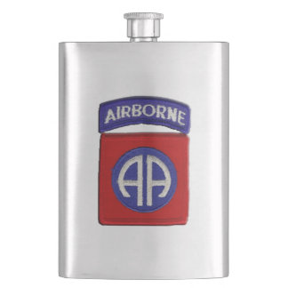 82. Im Flugzeug Flasche Flachmann