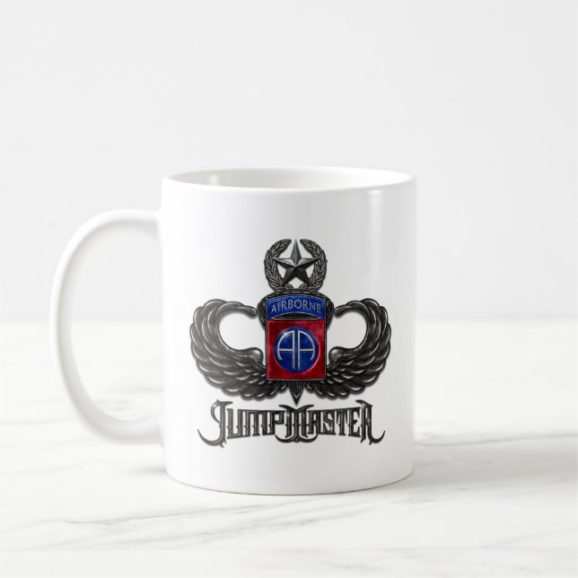 82. Im Flugzeug Jumpmaster White Coffee Tasse (Links)