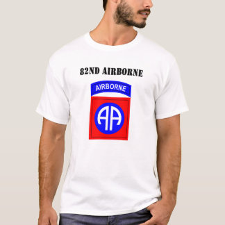 82. Im Flugzeug T-Shirt
