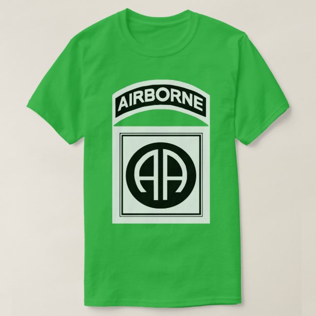 82. mit weißen Buchstaben und Grenzen T-Shirt (Design vorne)