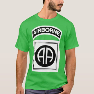 82. mit weißen Buchstaben und Grenzen T-Shirt