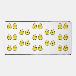 8-Bit Candy Corn Friends Schreibtischunterlage