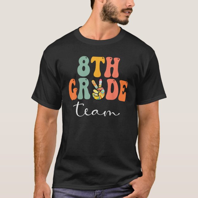 8th Grade Team Retro Groovy Women Happy First Day  T-Shirt (Vorderseite)