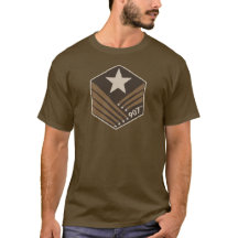 907th T-shirt de crête - la terre foncée