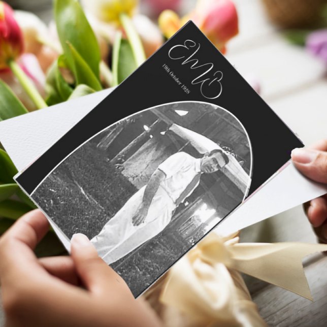 90. Geburtstag männliches Foto Monogram Stilvoll G Einladung (Von Creator hochgeladen)