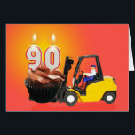 90. Geburtstag mit kleinem Kuchen, Kerzen und<br><div class="desc">Eine 90. Geburtstagskarte,  die einen Gabelstapler trägt einen riesigen kleinen Kuchen mit brennenden Kerzen auf die Oberseite zeigt.</div>