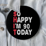 90. Geburtstag So glücklich bin ich heute 90 Funny Button<br><div class="desc">fröhlich,  sarkastisch,  Geburtstag,  Giftidea,  Vatertag,  lustig,  jährlich,  Mama,  Spaß,  Familie</div>