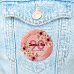 90. Geburtstagsparty Korallen Gold Dahlia Blume Button<br><div class="desc">Eine trendige Taste für eine 90. Geburtstagsfeier. Mit einem Imitat goldhexagon geometrisch geformten Rahmen. Die Blume sind in Rosa, Creme und Korallen mit Aquarellfarben dekoriert. Lebende Korallen mit Polka Punkte als Hintergrund. Vorlagen für einen Namen, 90 Jahre und ein Datum. Geburtsdatum oder Geburtsdatum des Party. Briefe aus Burgund und Korallen....</div>