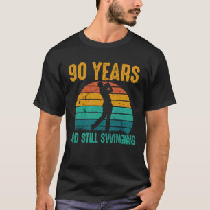 90 Jahre und immer noch schwingend Lustiger Golf 9 T-Shirt