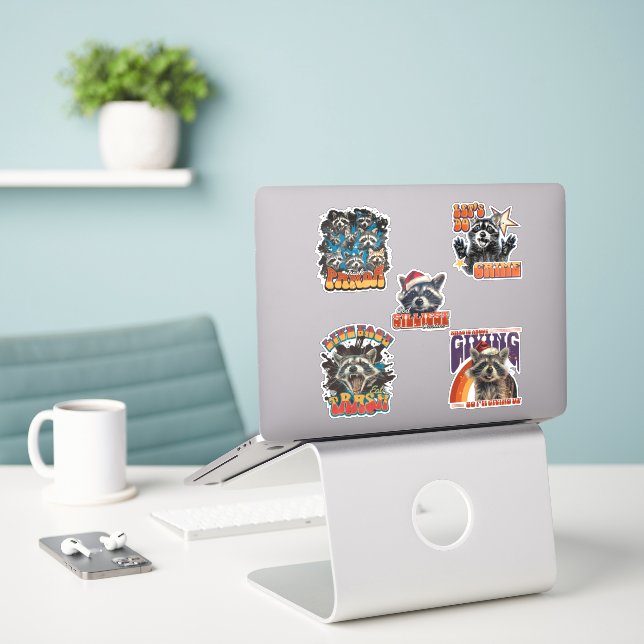 90s Bootleg Feral Raccoon Sticker Pack 1 (Laptop auf Schreibtisch)