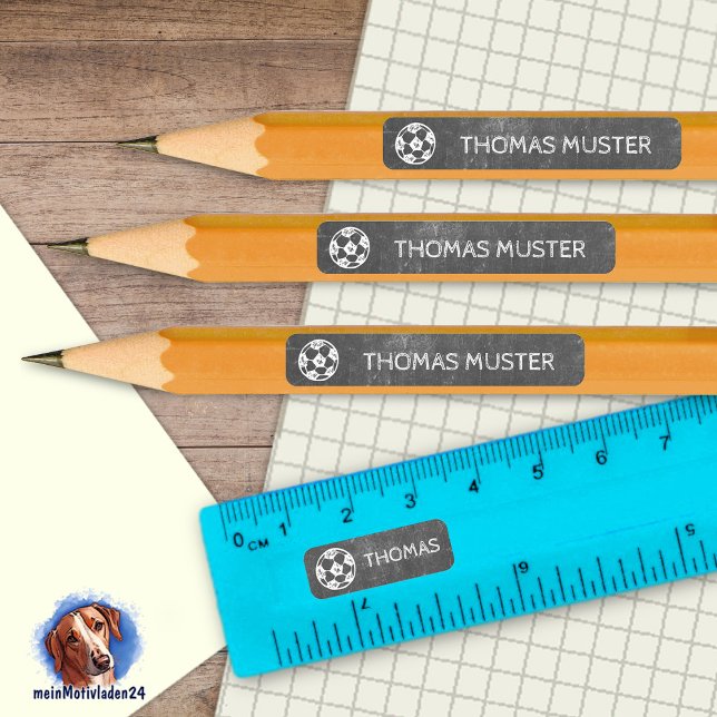 92 DIY Stifteaufkleber Fußball Tafel Rechteckiger Aufkleber (92 DIY Stifteaufkleber zum selber ausschneiden - Motiv: Fußball auf Tafelhintergrund)