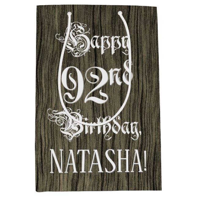 92nd Birthday: Fancy, Faux Wood Look + Custom Name Mittlere Geschenktüte (Vorderseite)