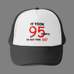 95. Geburtstag Gag Geschenkelhat für Männer Truckerkappe<br><div class="desc">Hier ist ein besonderes Geschenk für den Mann,  der 95 Jahre alt wird - ein Hut,  der sagt: "Es hat 95 Jahre gedauert,  diesen Hut zu bekommen." Dieser Hut wird ihm an seinem besonderen Tag ein Lächeln auf das Gesicht setzen. Copyright Kathy Henis</div>