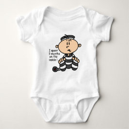 9 Monate auf dem inneren Baby-Gefangenen Baby Strampler
