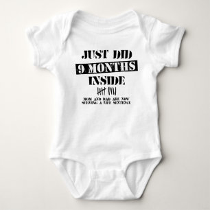 9 Monate drinnen Baby Strampler
