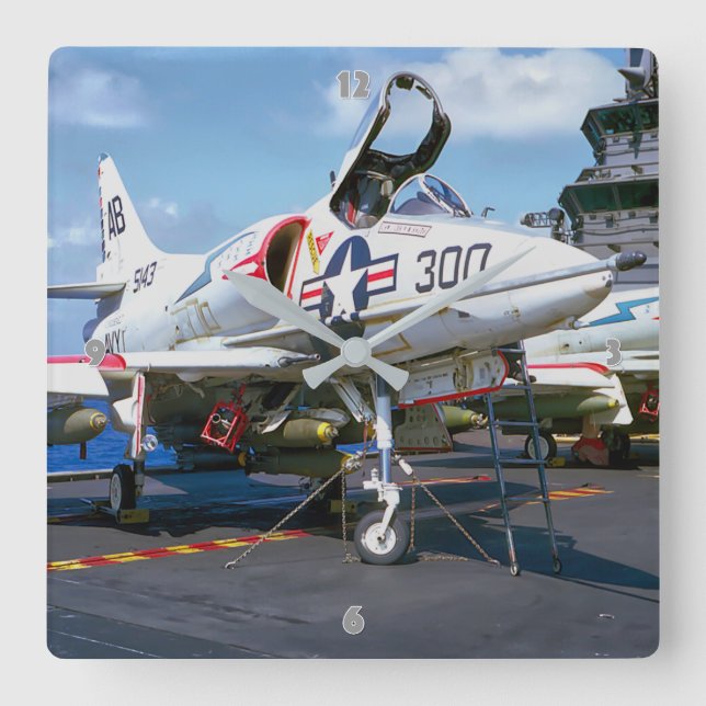 A-4 SKYHAWK QUADRATISCHE WANDUHR (Vorderseite)