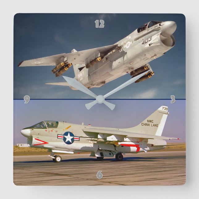 A-7 CORSAIR II QUADRATISCHE WANDUHR (Vorderseite)