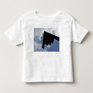 A B-2-Geist im Flug Kleinkind T-shirt