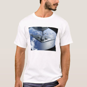 A B-2 Spirit bewegt sich zum Betanken in Position T-Shirt