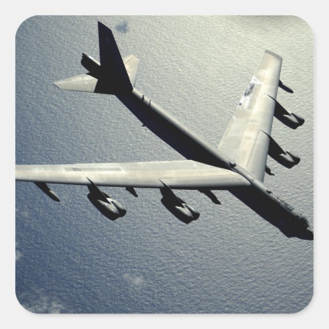 A B-52 Stratofestung im Flug Quadratischer Aufkleber (Vorderseite)