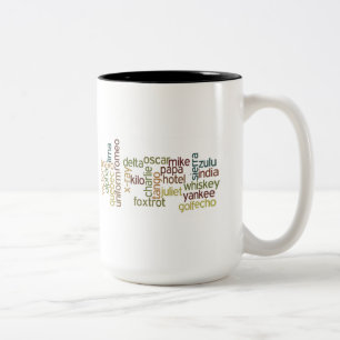 A bis z-Lautalphabet-Telefonie (Wordle) Zweifarbige Tasse