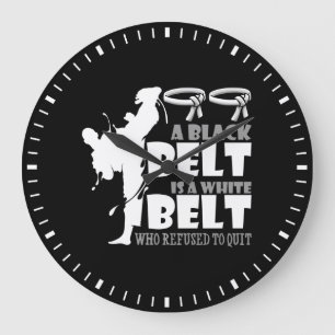 A Black Belt Is A White Belt Who Refused To Quit Große Wanduhr