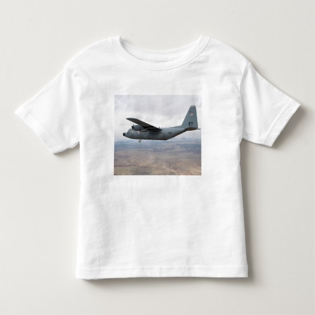 A C-130 Herkules steigt durch den Himmel Kleinkind T-shirt (Vorderseite)