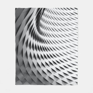 A curved facade covered in white latticework fleecedecke