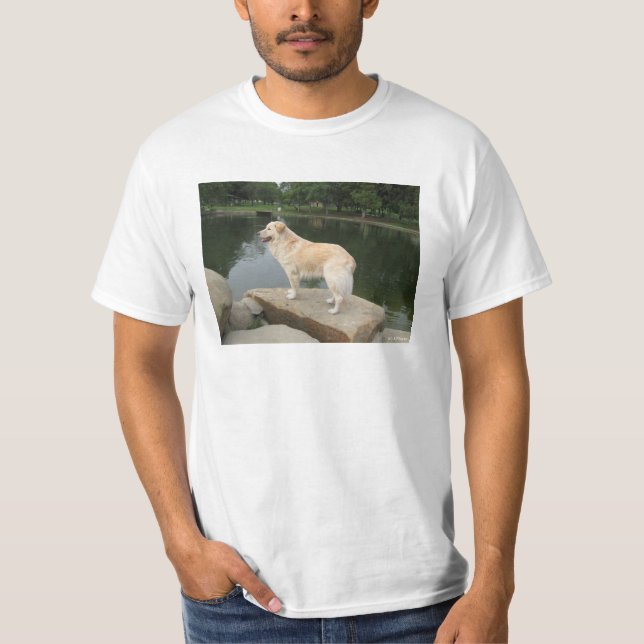 A Dog At A Pond T-Shirt (Vorderseite)