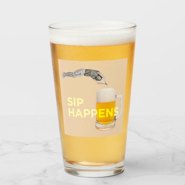 A fun and quirky “Sip Happens” pint glass Glas (Vorne (Gefüllt))