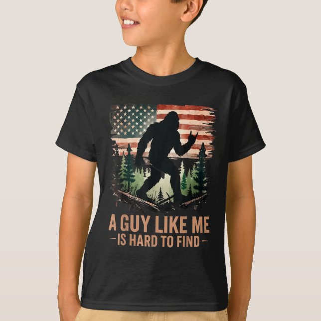 A Guy Like Me Is Hard To Find Bigfoot Funny Hiking T-Shirt (Vorderseite)