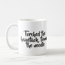 A incendié la meule de foin, a trouvé la tasse