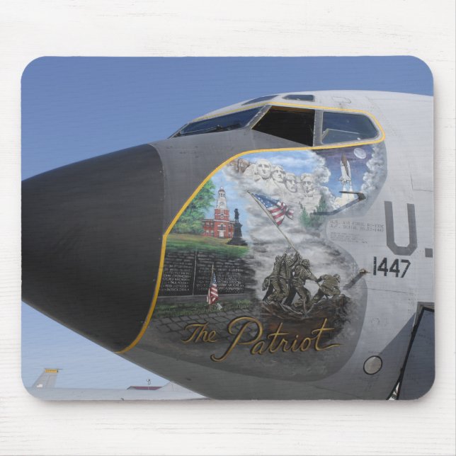 A KC-135 Stratotankervorführung patriotische Nase Mousepad (Vorne)