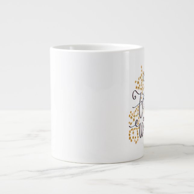 à la tasse du monde, la main gauche (Devant)