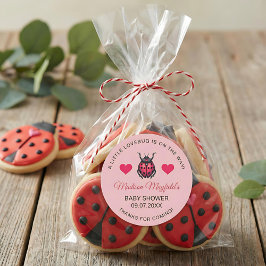 A Little Love Bug Is On The Way Ladybug Runder Aufkleber