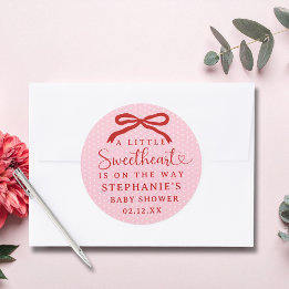 A Little Sweetheart Is On The Way Girl Baby Shower Runder Aufkleber