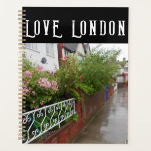 A London Street et pluie l'Angleterre