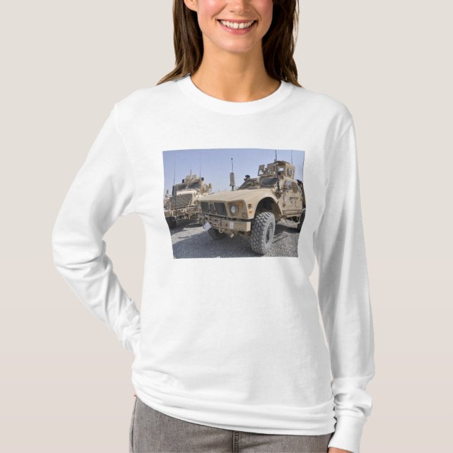 A M-ATV Mine Resistant Ambusgeschütztes Fahrzeug 2 T-Shirt (Vorderseite)